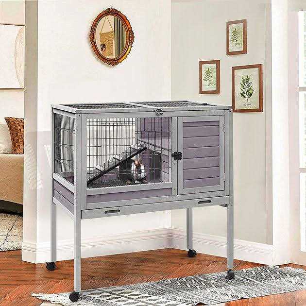 Small Rabbit Hutch with Pull Out Tray V497