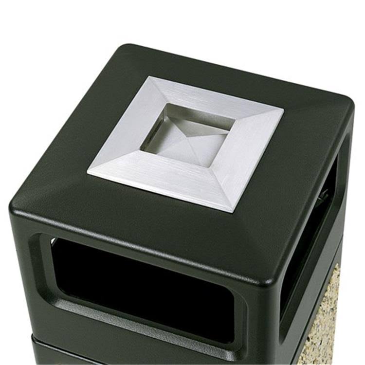 38 gal Outdoor Plastic Trash Can R941877