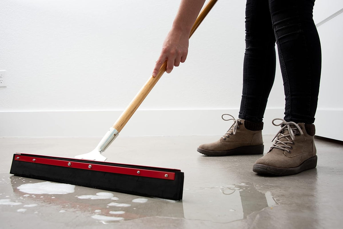 24 Overall Width Floor Squeegee with Steel Frame I4635