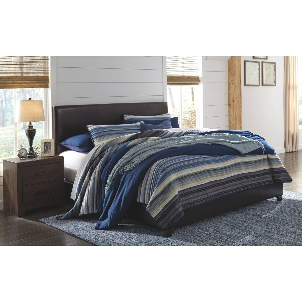 King Upholstered Panel Bed B31696