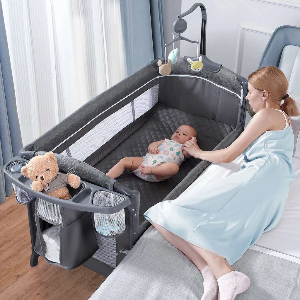 Infant Bedside Sleeper Bassinet with Wheels E8718