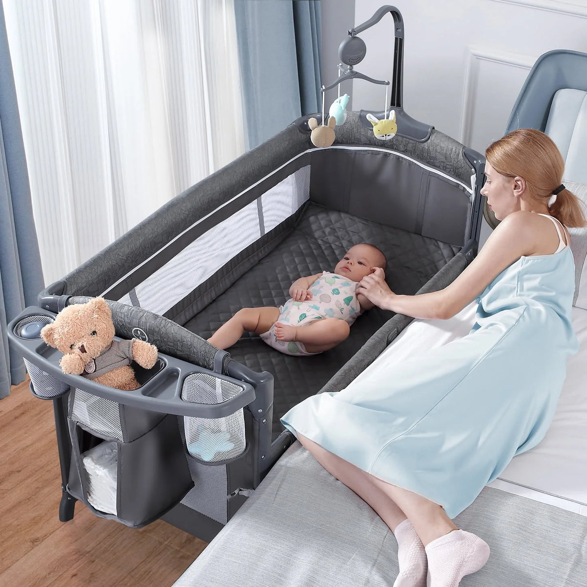 Infant Bedside Sleeper Bassinet with Wheels E8718