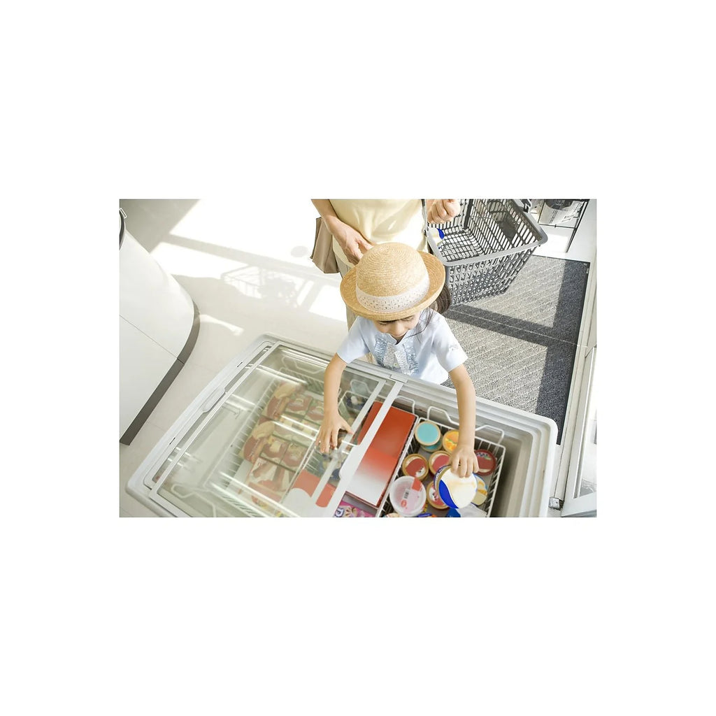 9.5 cu. ft. Curved Glass Top Chest Freezer White Q818