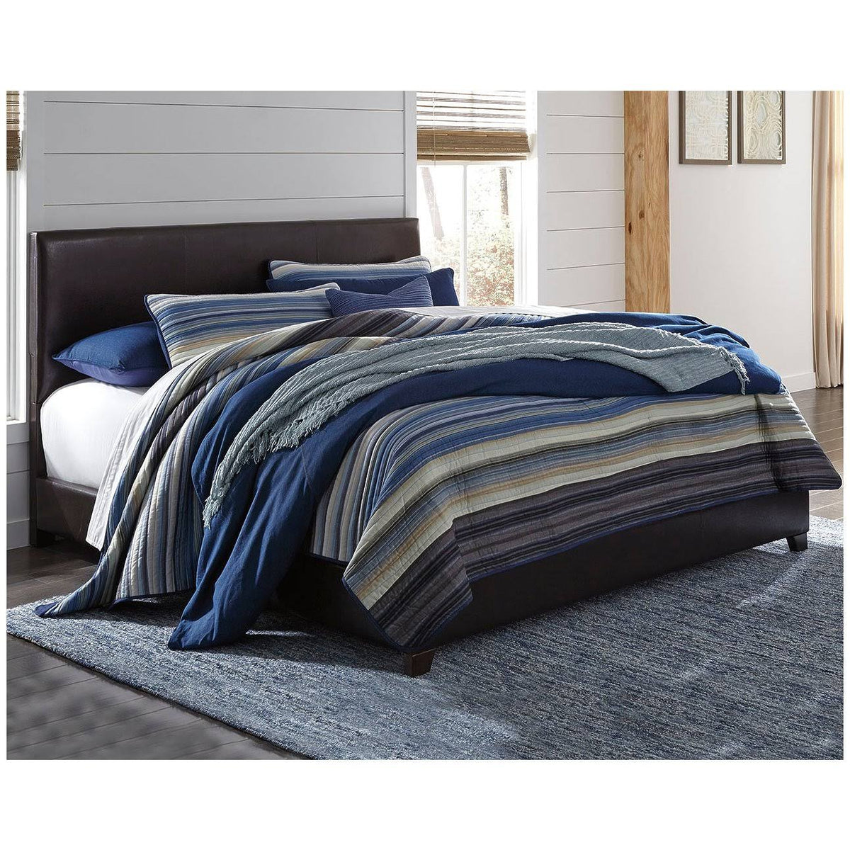 King Upholstered Panel Bed B31696